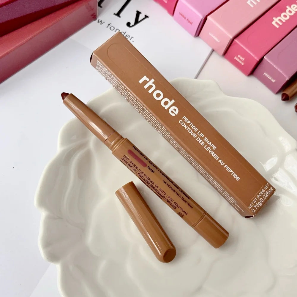 Soft-Focus Creamy Lip Liner with Built-In Smudger