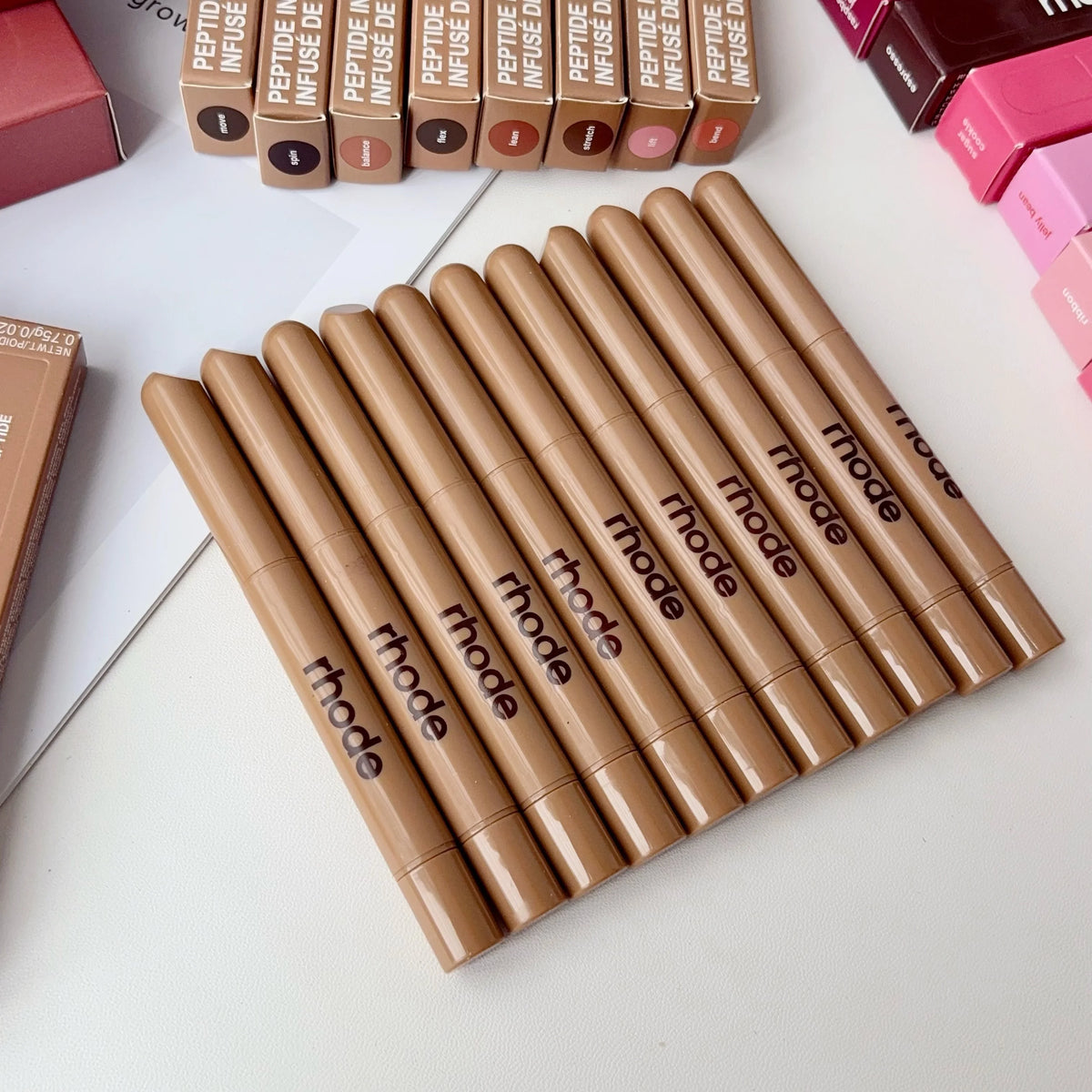 Soft-Focus Creamy Lip Liner with Built-In Smudger