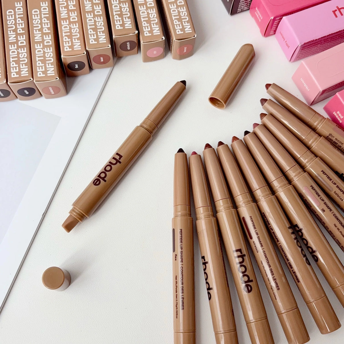 Soft-Focus Creamy Lip Liner with Built-In Smudger