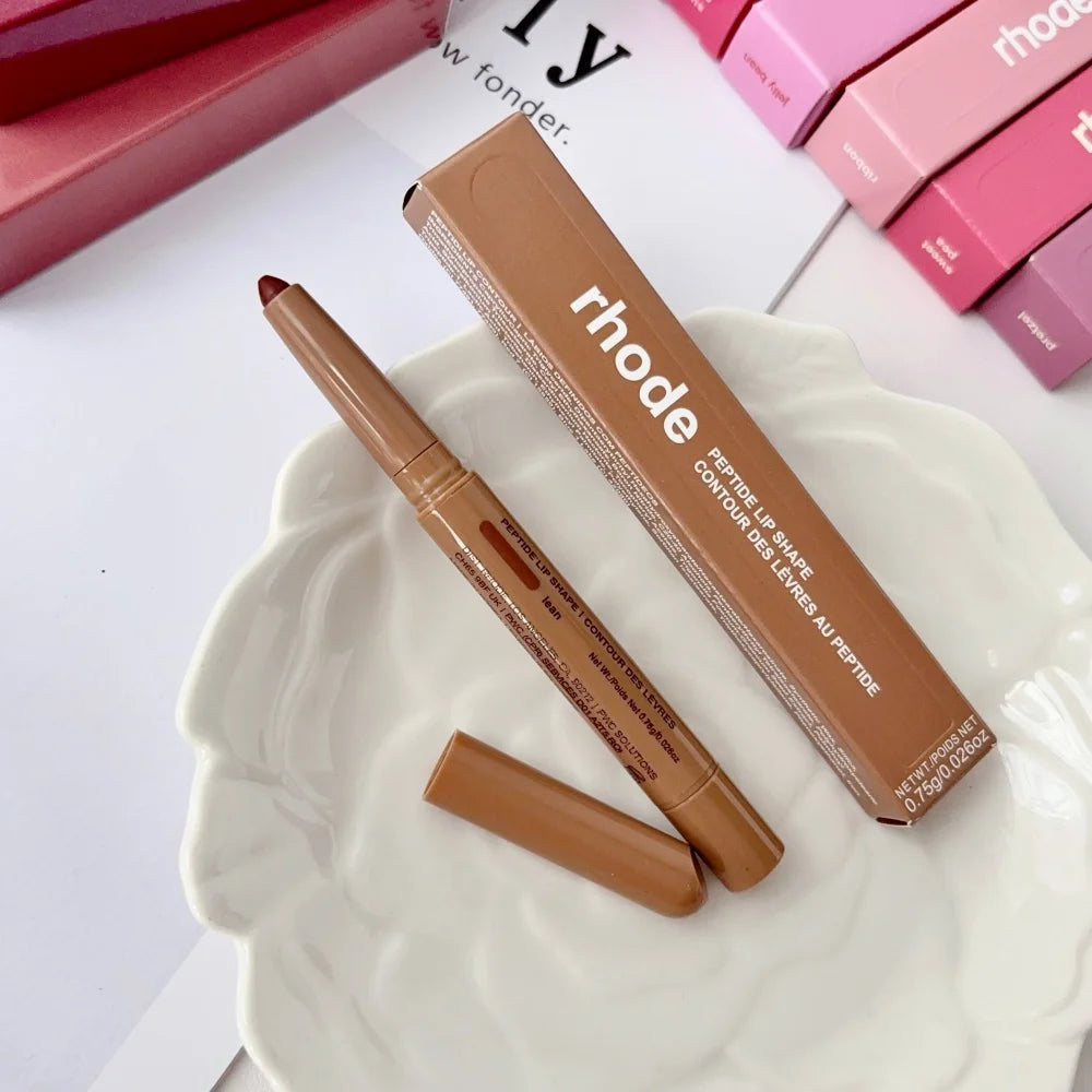 Soft-Focus Creamy Lip Liner with Built-In Smudger
