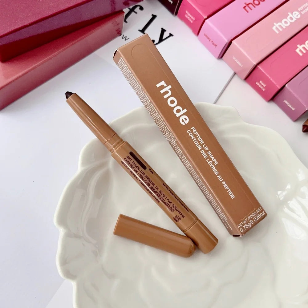 Soft-Focus Creamy Lip Liner with Built-In Smudger