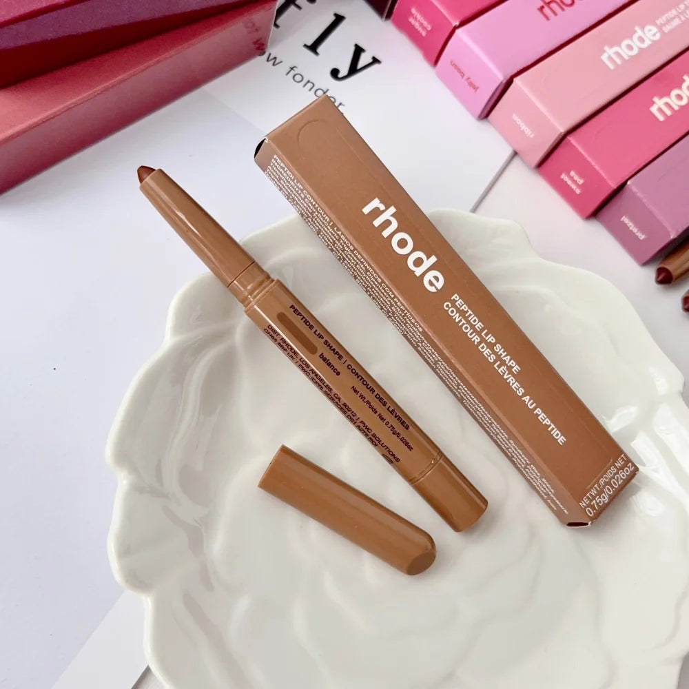 Soft-Focus Creamy Lip Liner with Built-In Smudger