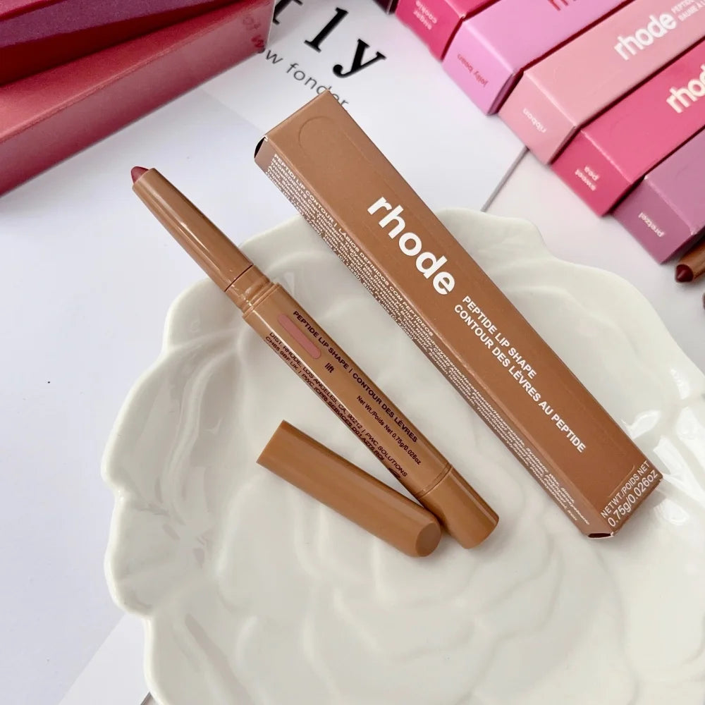 Soft-Focus Creamy Lip Liner with Built-In Smudger